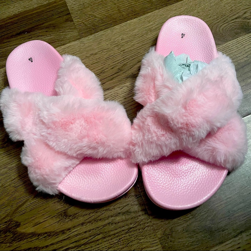 Pink fur Sliders